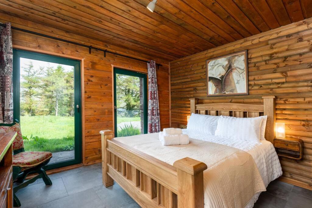 Heather Lodge With Sea And Mountain Views Leenaun Exterior photo