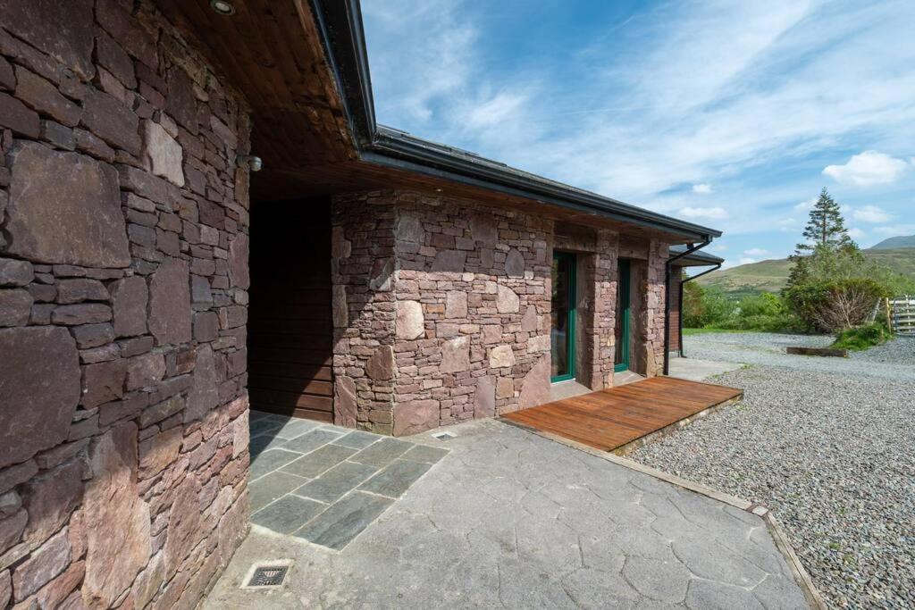 Heather Lodge With Sea And Mountain Views Leenaun Exterior photo