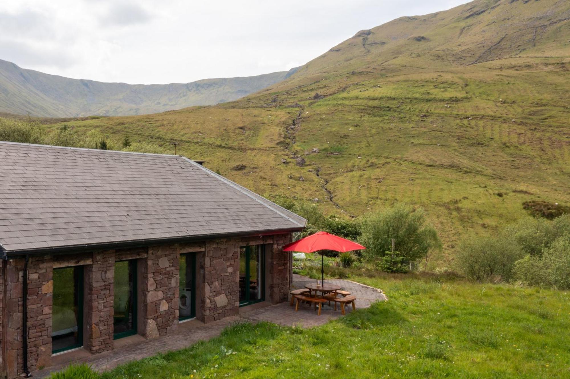 Heather Lodge With Sea And Mountain Views Leenaun Room photo